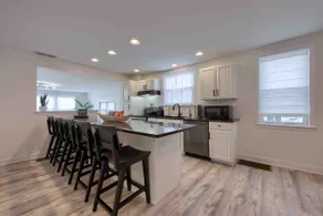 Spacious & Quiet 4 BD/2BA - Private Yard - Image 4