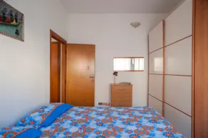 A pied-à-terre in the city center - Image 2