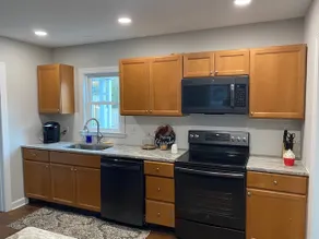 Beautiful Renovated Home, Perfect Getaway! - Image 5