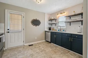 Modern 3 Bedroom and 2 Bath Retreat - Image 4