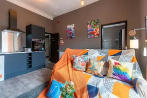 🌈Art-Filled Bohemian Apt🌈 Colourful🌈Praise Inn - Image 5