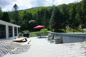 Cosy 3 bed, 2 bath, large deck, near lake & hikes - Image 2