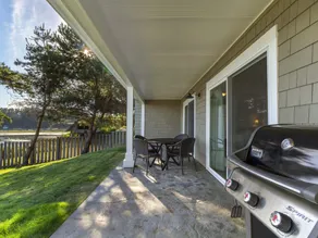 Beautiful Waterfront Home, sleeps 4 - Image 5