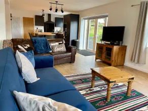 Luxury two bedroom cottage with views near Cardiff - Image 2