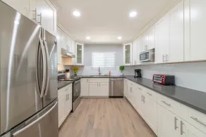 Modern 8B/5B - Spacious Home in Santa Clara - Image 4