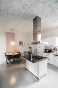 Luxurious apartment free parking! - Image 4