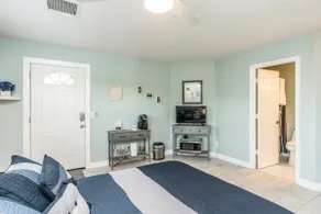 Private Suite On the water with lake view deck - Image 5