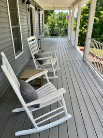 Private & Cozy Home, Close to Lake - Image 2