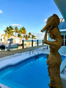 Oceanfront mermaid house pool and dock - Image 2