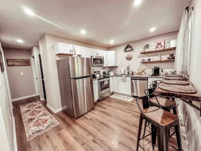 The Cozy Cottage w/ a private hot tub - Image 4
