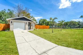 [The Sunshine Cottage] -2/1-Heated Pool/Hot Tub - Image 2