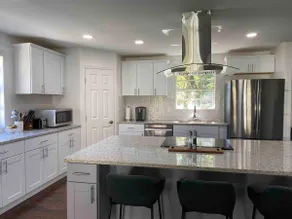 Spacious family home in quiet wooded neighborhood - Image 2