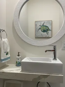 Great Location, Upscale 3 Bedroom - Image 3
