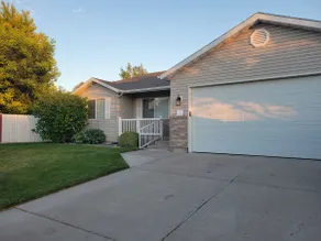 Cheerful 3 bedroom walking distance to hospital - Image 2