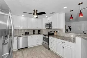 1.5mil to South SiEsta Key Bridge, Free Heatd Pool - Image 4