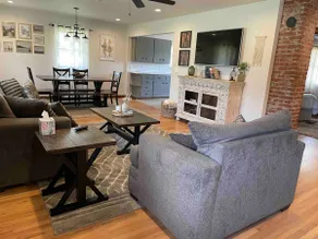 2 Bedroom 2 Bathroom Home near Mercy Hospital - Image 5