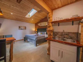 #3 CABIN COUPLES KING BED HOTTUB BEACH - Image 3