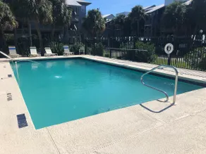 Cozy 2-Bed Condo, Walk to Beach & Dining - Image 4