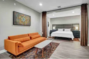 Luxe Loft 2 on Main St.Steam Shower, ZeroG King Bed, Designer Kitchen, Elevator! - Image 2