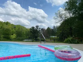 42-Acre Oasis: Private Golf, Fishing & Pool - Image 3