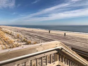 Super private and steps from the ocean - Image 4