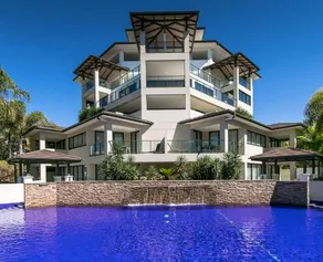 Spacious Beachside Apt. Heated Pool, Sauna & Gym - Image 5