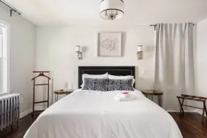 Wood-Rich Niagara Loft close to Queen Street - Image 4