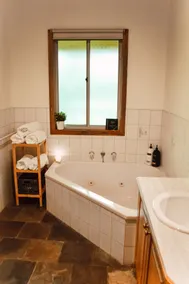 Wifi, 86in TV, Pet Friendly, ”Shaw Thing Lodge”: - Image 5