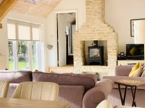 Charming Cotswold Barn, Near Diddly Squat, Soho Farmhouse - Image 2