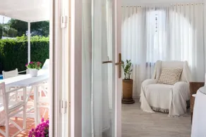 Charming beachfront villa - Image 5