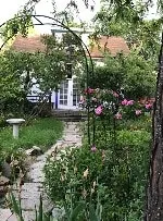 Private Garden Cottage w Sauna in RR District - Image 2