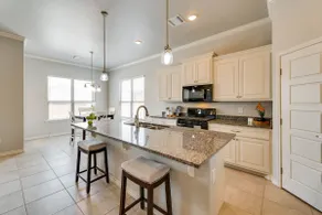 Modern 3 bedroom 2 bath home, with 2 car garage. - Image 2