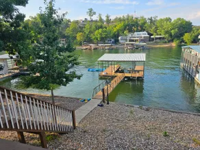 4BR 4BA lake front w/Dock & Kayak across Coconuts - Image 5
