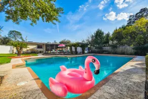 The Pink Cabana, private pool, sleeps up to 10 - Image 2