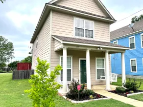 Downtown 3Br/3Ba Colonial Style Home - Image 3