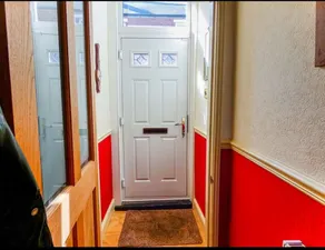 Cheerful 2 bedroom cottage with Indoor Fireplace - Image 2