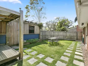 Beach Breeze Bungalow - in the heart of Torquay - Image 3