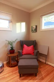 Clean & Cozy w/ Private Entrance for 1-2 Guests - Image 4