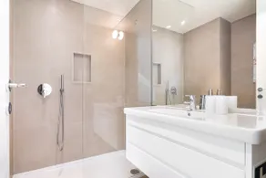 CSA18 Luxury Design Apartment - Image 5