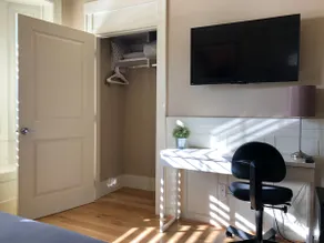 Central North Vancouver Suite with Hotel-Like Feel - Image 3
