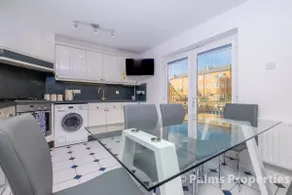 Lovely Waterside 3- Bed House In Brighton Marina - Image 3