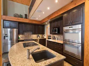 Family/group Ski chalet on the ski hill sleeps 13+ - Image 5