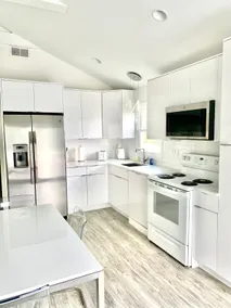 Modern Beach Bungalow - Image 5
