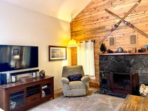 Sunriver Home; Hot Tub, SHARC, Fireplace and More! - Image 4