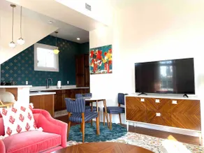 High Style, Fun Decor, Awesome Location! 117D by Forsyth Park - Image 2