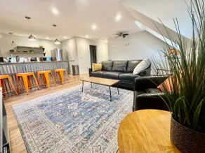 A modern Pied-à-terre on the coast of Maine. - Image 5