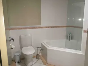 Shellys Ocean-View Apartment - Image 5