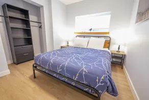 Storm Bay, Modern 1 Bed Suite and Chefs Kitchen - Image 2