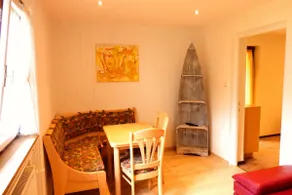 Top flat with own terrasse & garden - Image 5