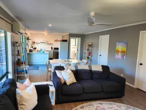 Cheerful 3 bedroom home close to beach and lake - Image 2